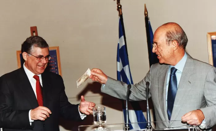 Η ιστορική ομιλία του Κώστα Σημίτη για το ευρώ