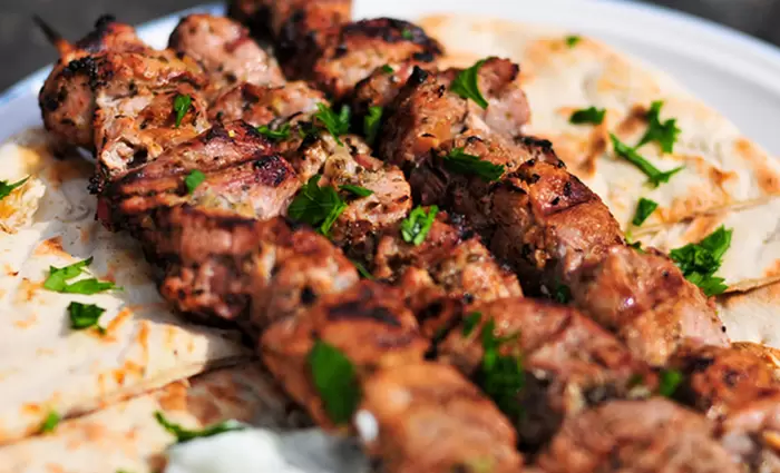 Ελλάδα: Ακριβαίνει το σουβλάκι 