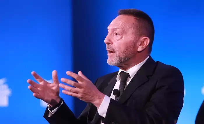 Στουρνάρας: Ναι μεν αλλά… για την πρόβλεψη των επιτοκίων