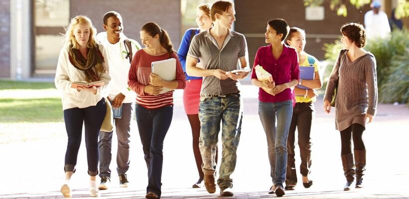 Επίδομα €700 σε φοιτητές για στέγαση και αεροπορικά