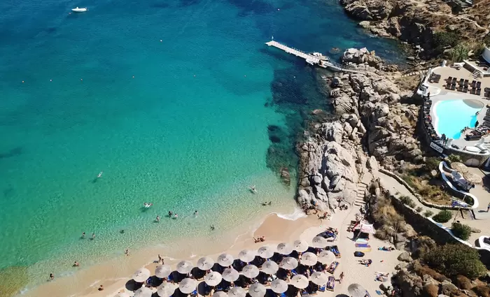 Λουκέτο σε γνωστό μπαράκι της Μυκόνου επειδή δεν έβγαζαν αποδείξεις