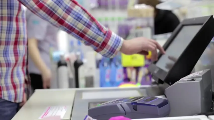 Εκτοξεύτηκαν οι πωλήσεις των σούπερ μάρκετ στην Ελλάδα