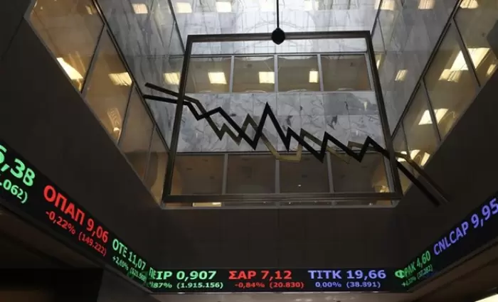Σε κλοιό πιέσεων βρέθηκαν οι ελληνικές μετοχές και τα ομόλογα