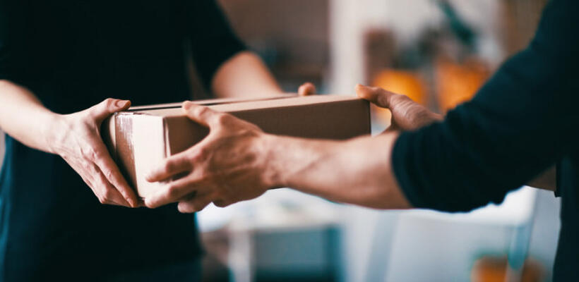 Θύματα του κορωνοϊού τα ταχυδρομεία παγκοσμίως