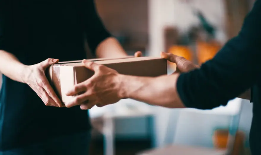 Θύματα του κορωνοϊού τα ταχυδρομεία παγκοσμίως