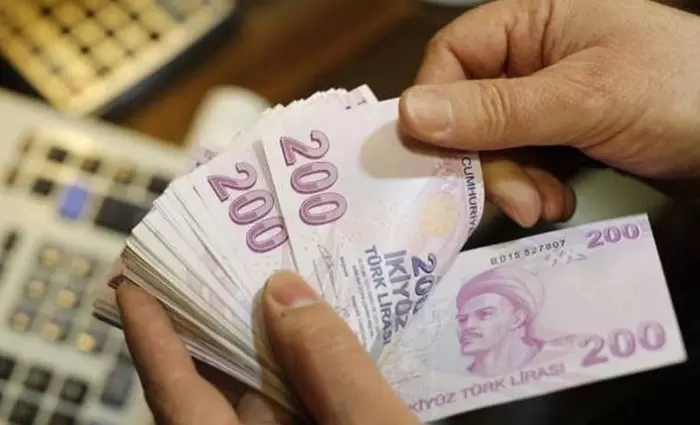 Η τουρκική λίρα υποχωρεί στις 5,86 λίρες ανά δολάριο 