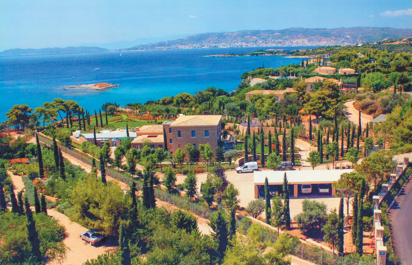 Το «παλάτι» που πούλησε ο τέως βασιλιάς Κωνσταντίνος στο Πόρτο Χέλι