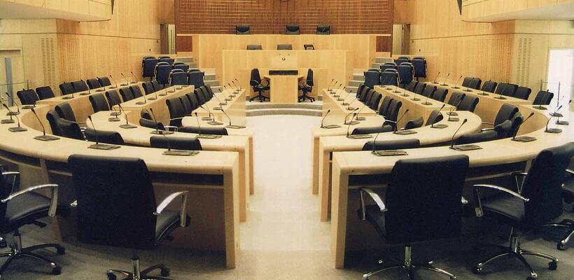 Η Βουλή ζητεί γραμματέα  με μισθό από €1495