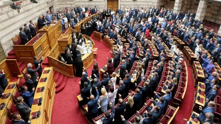 Ορκίστηκε η νέα Βουλή στην Ελλάδα (vid)