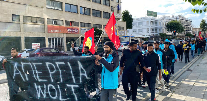 Καλεί σε μεσολάβηση απεργούς και Wolt το Τμήμα Εργασίας