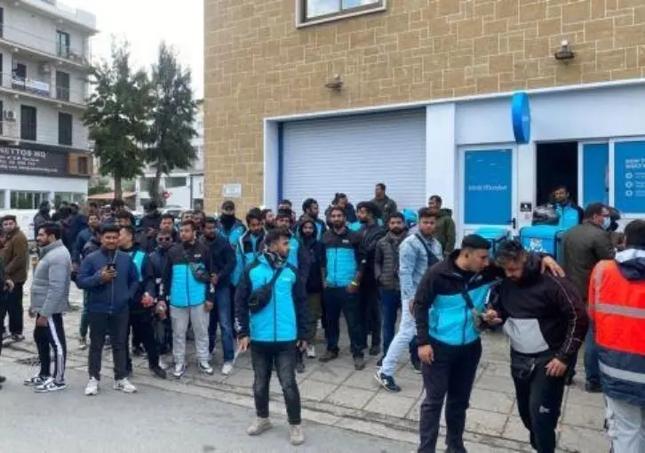 Σε συζητήσεις για συλλογική σύμβαση στο υπ. Εργασίας οι συντεχνίες για τη wolt