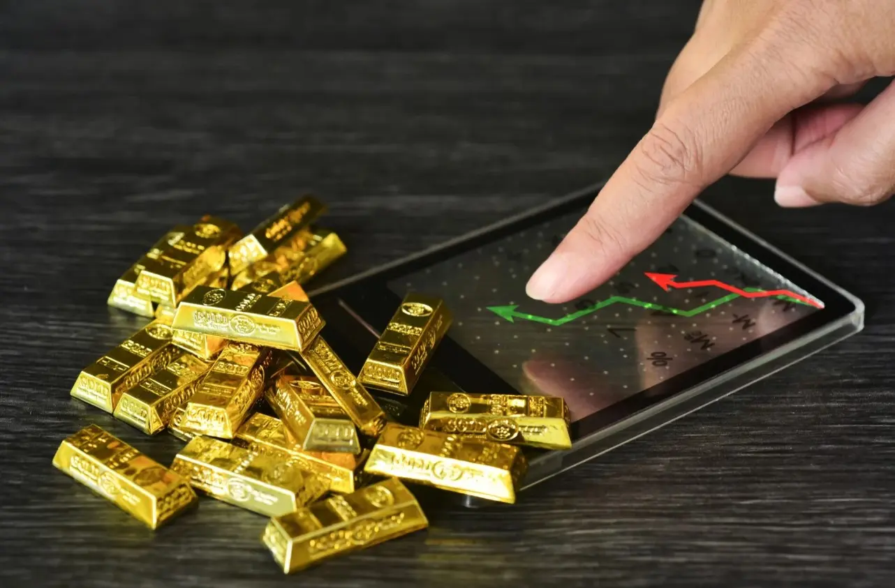 Ο χρυσός πήρε φωτιά - Πού θα σταματήσουν οι τιμές;