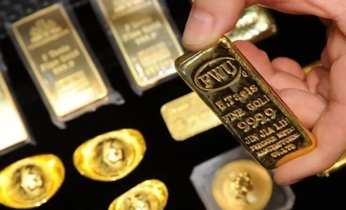 Απώλειες για τον χρυσό με τους traders να σταθμίζουν επιτόκια και σχέδια Τραμπ