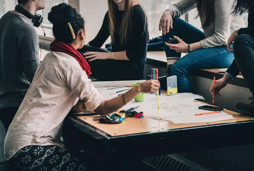 Παγκόσμια Τράπεζα: Σε 10 χρόνια 2 στους 3 νέους δεν θα βρίσκουν δουλειά