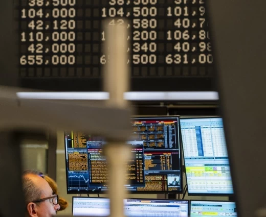 Ευρωπαϊκά χρηματιστήρια: Μικρές μεταβολές με το βλέμμα σε Meta και Tesla
