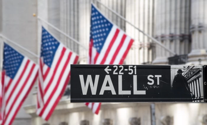 Wall Street: Ανοδος του S&P 500 με ώθηση από τις μετοχές των κατασκευαστών μικροτσίπ – Υποχωρούν οι τιμές του πετρελαίου