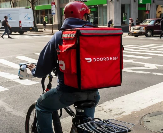 Νέο μεγάλο deal στην αγορά διανομών: Η DoorDash εξαγοράζει την Instacart έναντι $17 δισ.