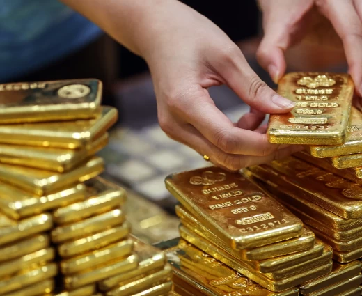 Υποχωρεί προς τις 4.000 δολάρια ο χρυσός μετά τη Fed – Φόβοι για αύξηση επιτοκίων τον Δεκέμβριο
