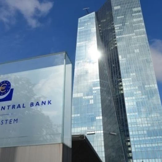ΕΚΤ: «Παγώνει» τα επιτόκια στο 2,5% με το βλέμμα στη Γαλλία και την ενεργειακή κρίση – Τι αναμένεται τον Δεκέμβριο