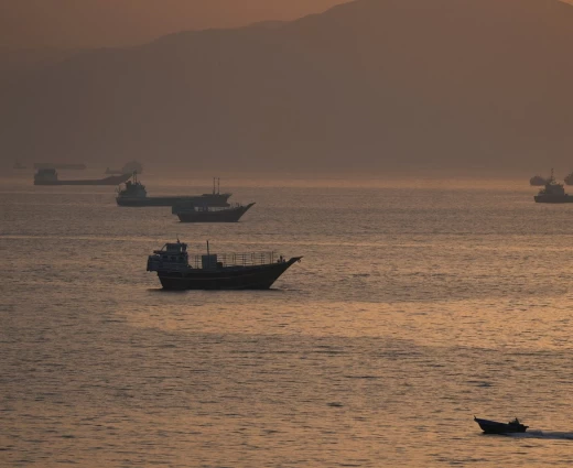 FT: 100.000 δολάρια τον μήνα και μπόνους 50.000 για τους καπετάνιους που περνούν το Ορμούζ
