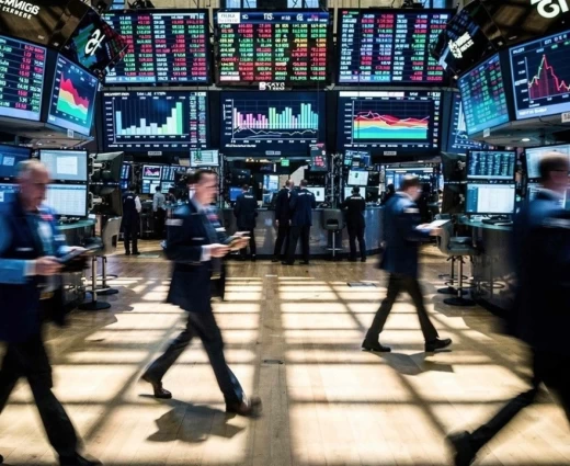 Wall Street: Διορθώνει από τα ιστορικά υψηλά – Πετρέλαιο και ομόλογα επιστρέφουν στο προσκήνιο