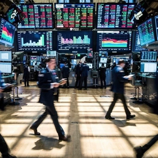 Wall Street: Διορθώνει από τα ιστορικά υψηλά – Πετρέλαιο και ομόλογα επιστρέφουν στο προσκήνιο
