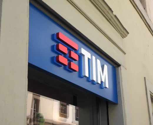 Πρόταση-μαμούθ 10,8 δισ. ευρώ της Poste για την πλήρη εξαγορά της Telecom Italia