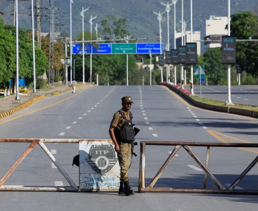 Γιατί ο Τραμπ εγκλωβίστηκε στην «Παγίδα του Ορμούζ»