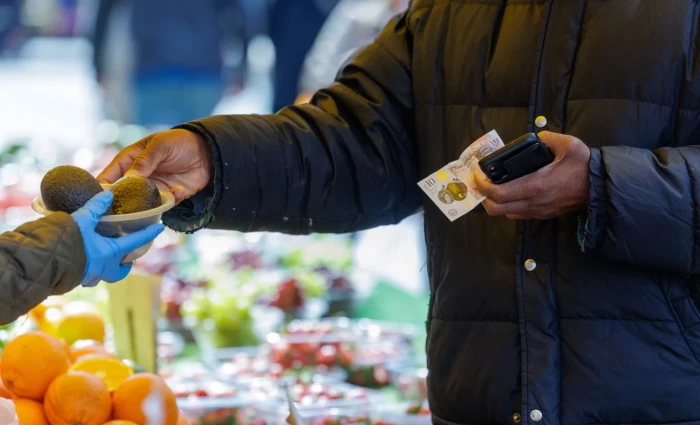Βρετανία: Αεροπορικά εισιτήρια, καύσιμα και τρόφιμα ανέβασαν στο 3,3% τον πληθωρισμό τον Μάρτιο