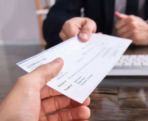 Σημαντική μείωση 47% στις καταχωρήσεις ακάλυπτων επιταγών το 2025