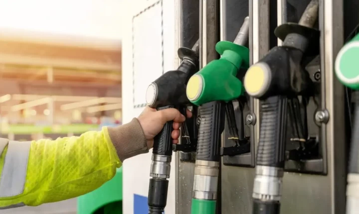 Πέρασε ομόφωνα η μείωση του φόρου στα καύσιμα – Σε ισχύ από το Σάββατο