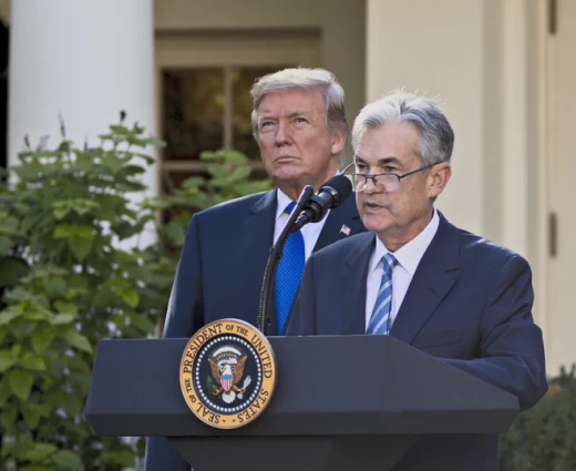 Τραμπ: Ανοιχτός σε εναλλακτική έρευνα για τον Πάουελ της Fed