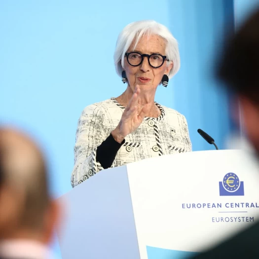 Λαγκάρντ: Aυξημένοι κίνδυνοι λόγω ενέργειας και γεωπολιτικής αστάθειας, αλλά όχι στασιμοπληθωρισμός