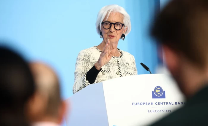 Λαγκάρντ: Aυξημένοι κίνδυνοι λόγω ενέργειας και γεωπολιτικής αστάθειας, αλλά όχι στασιμοπληθωρισμός