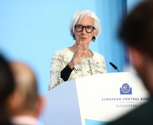 Λαγκάρντ: Aυξημένοι κίνδυνοι λόγω ενέργειας και γεωπολιτικής αστάθειας, αλλά όχι στασιμοπληθωρισμός