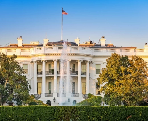 Ο πόλεμος μαίνεται και ο Τραμπ επεκτείνει τον Λευκό Οίκο και σχεδιάζει προεδρική βιβλιοθήκη στο Μαϊάμι