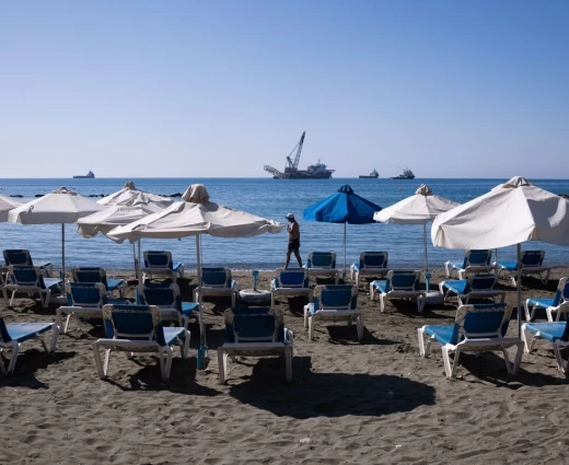 Bloomberg για κυπριακό τουρισμό: Η επιστροφή των υπουργών της ΕΕ δεν σβήνει το σοκ
