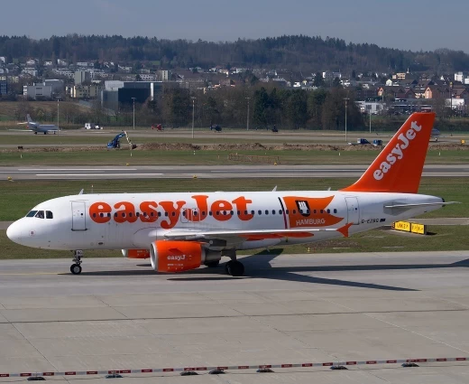 Η EasyJet βλέπει πτώση στις πωλήσεις του καλοκαιριού - Στα £25 εκατ. το κόστος καυσίμων μόνο τον Μάρτιο