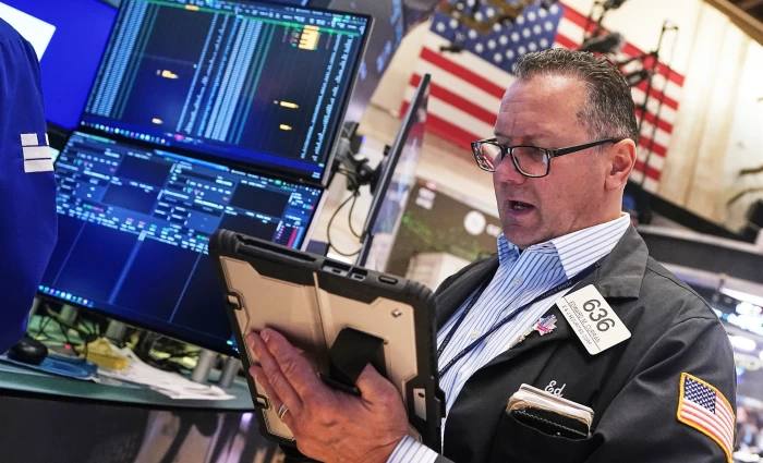 Wall Street: Ράλι με «καύσιμα» το AI και την αποκλιμάκωση στα ομόλογα