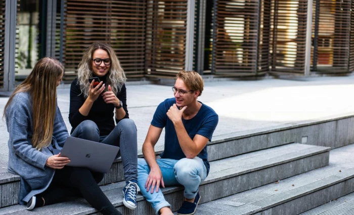 Deloitte: GenZ & Millennials επιδιώκουν την πρόοδο με τους δικούς τους όρους – Ποια η εικόνα στην Ελλάδα