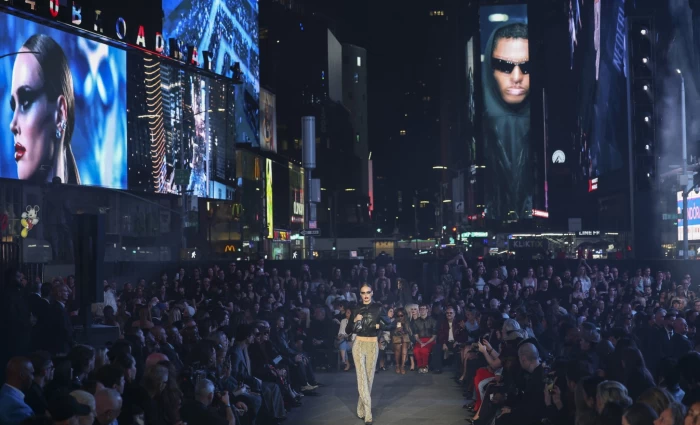 Το μεγάλο comeback της Gucci με show-υπερπαραγωγή στην Times Square