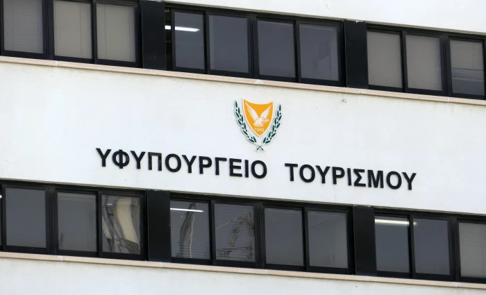 Υποβλήθηκε η ένσταση στην ΕΔΥ από τον γ.δ. του Υφ. Τουρισμού – Τι επικαλείται ο δικηγόρος του