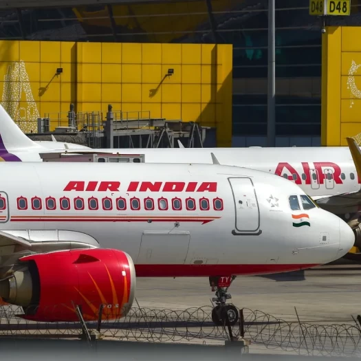 Air India: Νέα στρατηγική με φθηνότερα εισιτήρια χωρίς δωρεάν γεύματα για να «χτυπήσει» τις low-cost αεροπορικές