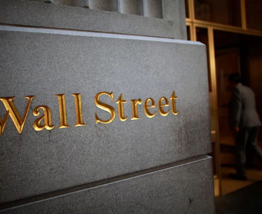 Wall Street: Πώς η τεχνητή νοημοσύνη απορροφά κεφάλαια με ρυθμούς-ρεκόρ και αλλάζει τις ισορροπίες στις αγορές