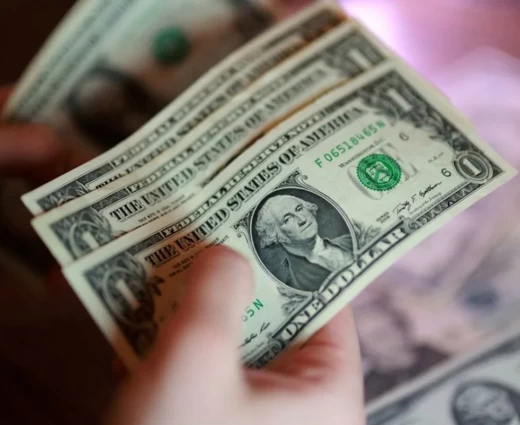 H Wall Street στρέφεται στο δολάριο λόγω των κινήσεων της Fed