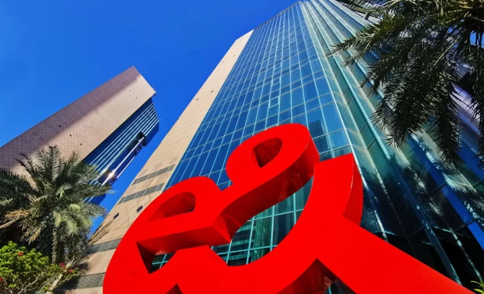 Vodafone: Η E& των ΗΑΕ πωλεί το ποσοστό της στην οικογένεια του Ξαβιέ Νιέλ έναντι 5,95 δισ. δολαρίων