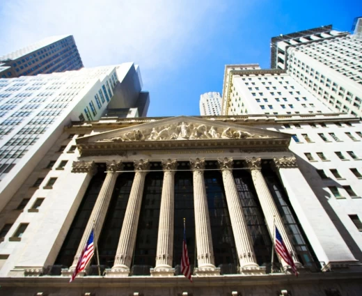 Wall Street: «Αντίδοτο» ο πληθωρισμός στην ελεύθερη πτώση της IBM και το ράλι του πετρελαίου