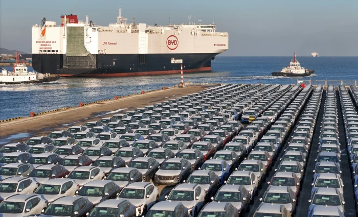 BYD: Μπορεί να πάρει το στέμμα της Toyota ακόμη και χωρίς την αγορά των ΗΠΑ