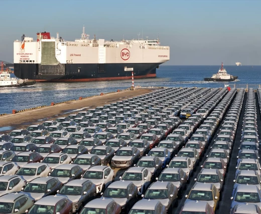 BYD: Μπορεί να πάρει το στέμμα της Toyota ακόμη και χωρίς την αγορά των ΗΠΑ