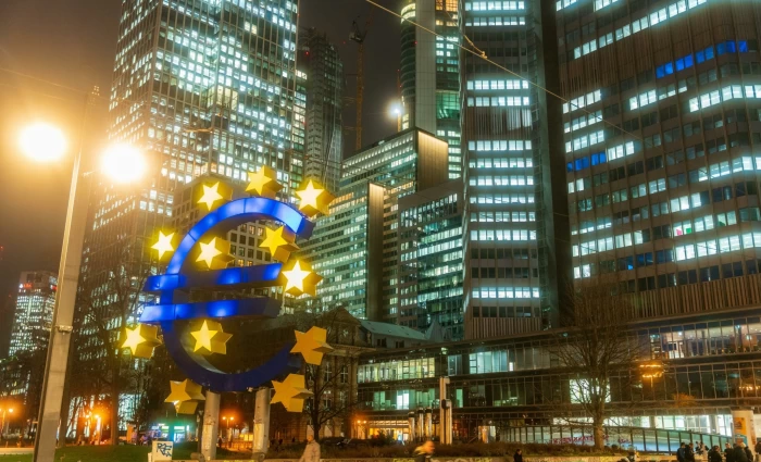 Reuters: Πέντε ερωτήσεις που καλείται να απαντήσει η ΕΚΤ